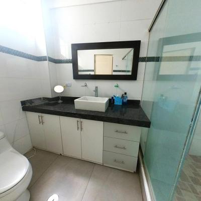 VENTA DE LINDO DEPARTAMENTO 2° PISO EN JACARANDAS, URB. SANTA VICTORIA